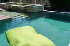 Naturpool mit Hochbecken