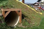 Spielhügel mit Tunnel